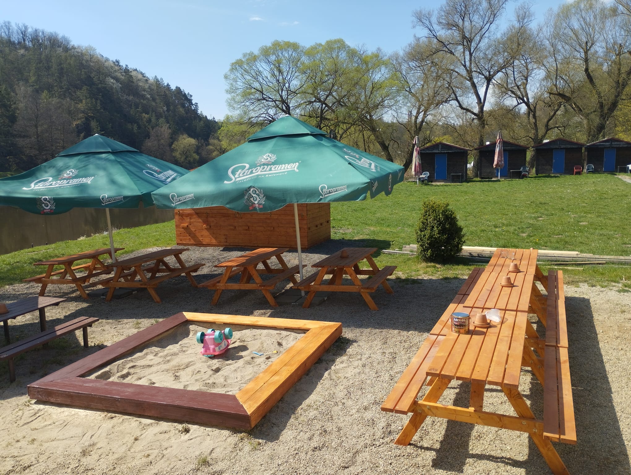 Posezení se slunečníky